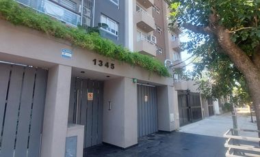 Departamento dos ambientes al frente Morón