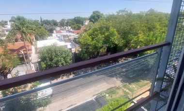 Departamento dos ambientes al frente Morón