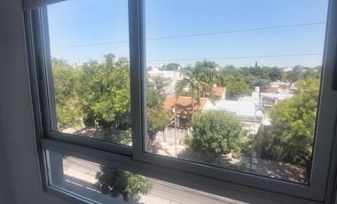 Departamento dos ambientes al frente Morón