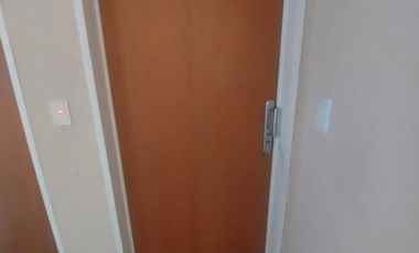 Departamento dos ambientes al frente Morón