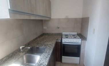 Departamento dos ambientes al frente Morón