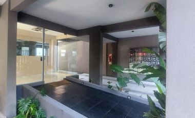 Departamento dos ambientes al frente Morón