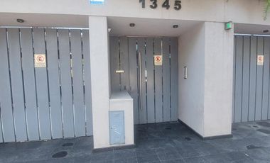 Departamento dos ambientes al frente Morón