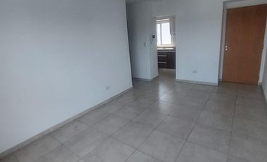 Departamento dos ambientes al frente Morón