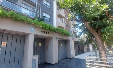 Departamento dos ambientes al frente Morón