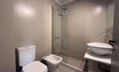 ALQUILER. 2 ambientes.. Piso alto. Recoleta