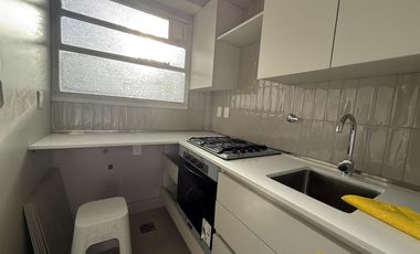 ALQUILER. 2 ambientes.. Piso alto. Recoleta