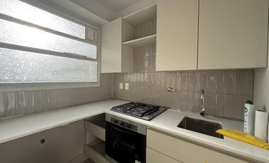 ALQUILER. 2 ambientes.. Piso alto. Recoleta