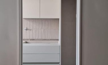 ALQUILER. 2 ambientes.. Piso alto. Recoleta