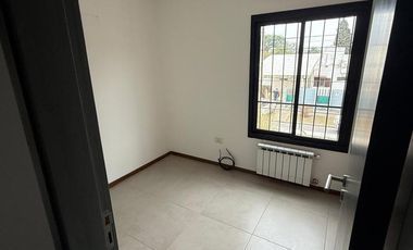 Casa en Housing Los Molinos, tres dormitorios
