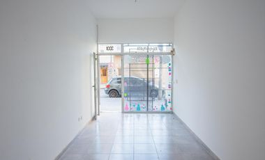 Local en Centro Comercial de Santos Lugares - Oportunidad Real