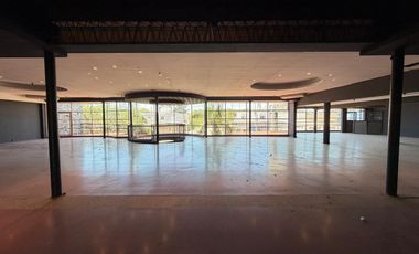 Excelente Local - actual salon de eventos, GYM o Concesionarias- 1600 m2 - Berazategui