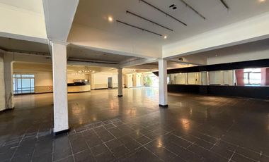 Excelente Local - actual salon de eventos, GYM o Concesionarias- 1600 m2 - Berazategui