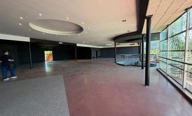 Excelente Local - actual salon de eventos, GYM o Concesionarias- 1600 m2 - Berazategui