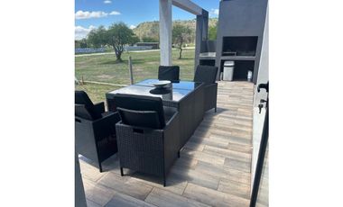 VENTA CASA CON HERMOSA VISTA EN B° PRIVADO – JUANA KOSLAY, SAN LUIS