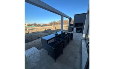 VENTA CASA CON HERMOSA VISTA EN B° PRIVADO – JUANA KOSLAY, SAN LUIS