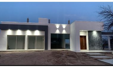 VENTA CASA CON HERMOSA VISTA EN B° PRIVADO – JUANA KOSLAY, SAN LUIS