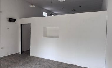 IMPECABLE LOCAL EN ALQUILER. ITUZAINGO NORTE.