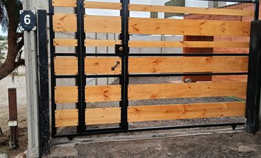 CASA SOLIDA MUY ESPACIOSA DOS PISOS