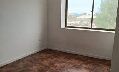CASA SOLIDA MUY ESPACIOSA DOS PISOS