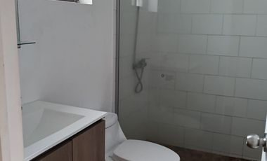 CASA SOLIDA MUY ESPACIOSA DOS PISOS