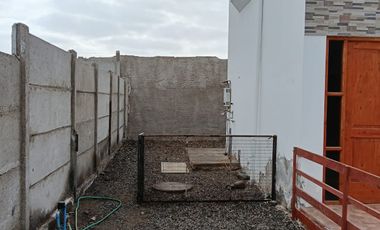 CASA SOLIDA MUY ESPACIOSA DOS PISOS