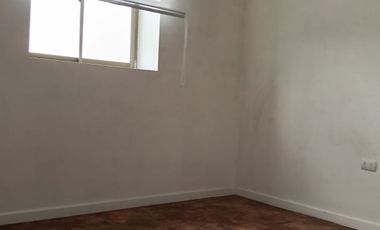 CASA SOLIDA MUY ESPACIOSA DOS PISOS