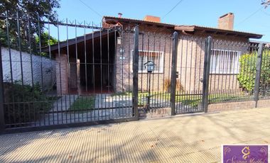 Casa jardín alquiler  Hurlingham 3 ambientes