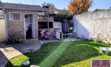 Casa jardín alquiler  Hurlingham 3 ambientes