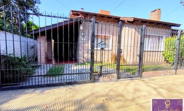 Casa jardín alquiler  Hurlingham 3 ambientes