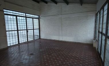 Casa en alquiler c/ cochera en General Guitérrez