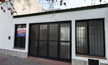 Casa en alquiler c/ cochera en General Guitérrez