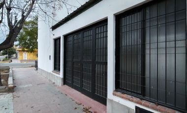 Casa en alquiler c/ cochera en General Guitérrez