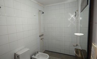 Casa en alquiler c/ cochera en General Guitérrez