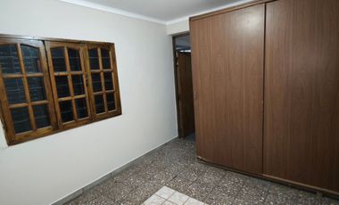 Casa en alquiler c/ cochera en General Guitérrez