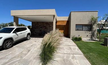 VENTA CASA B PRIVADO LAS RETAMAS RODEO MENDOZA