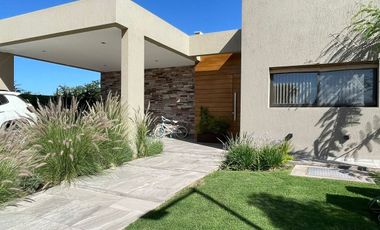 VENTA CASA B PRIVADO LAS RETAMAS RODEO MENDOZA