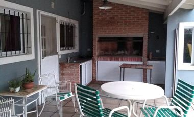 VENTA CASA 5 AMB. GARAGE PARQUE PILETA, LIBERTAD