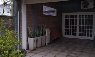 VENTA CASA 5 AMB. GARAGE PARQUE PILETA, LIBERTAD