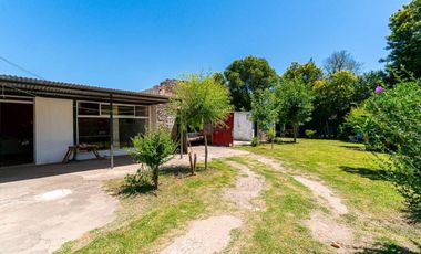 CASA EN VENTA ALVAREZ CON DOS LOCALES