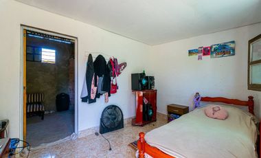 CASA EN VENTA ALVAREZ CON DOS LOCALES
