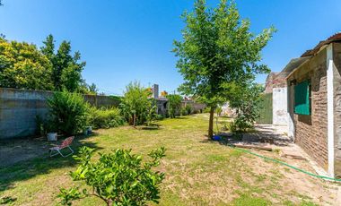 CASA EN VENTA ALVAREZ CON DOS LOCALES