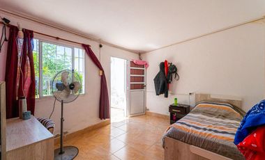 CASA EN VENTA ALVAREZ CON DOS LOCALES