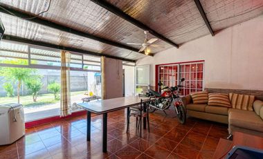 CASA EN VENTA ALVAREZ CON DOS LOCALES