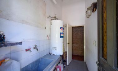 CASA 4 AMBIENTES CON PARQUE GARAGE SANTA CLARA