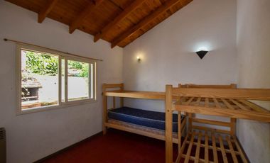 CASA 4 AMBIENTES CON PARQUE GARAGE SANTA CLARA