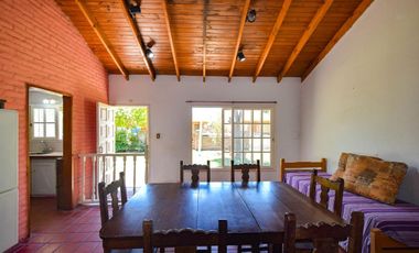 CASA 4 AMBIENTES CON PARQUE GARAGE SANTA CLARA