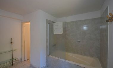 CASA 4 AMBIENTES CON PARQUE GARAGE SANTA CLARA