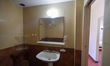 CASA 4 AMBIENTES CON PARQUE GARAGE SANTA CLARA