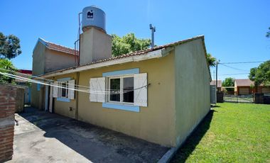 CASA 4 AMBIENTES CON PARQUE GARAGE SANTA CLARA